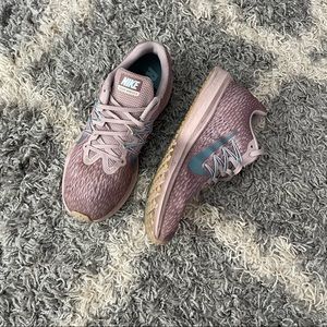 Zoom Winflo 5 Nike shoes